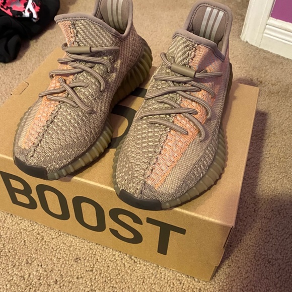 Yeezy 350 shoes - Picture 6 of 8